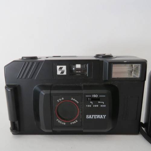 Pair of vintage Safeway and Kodak cameras - Takes rolls of film