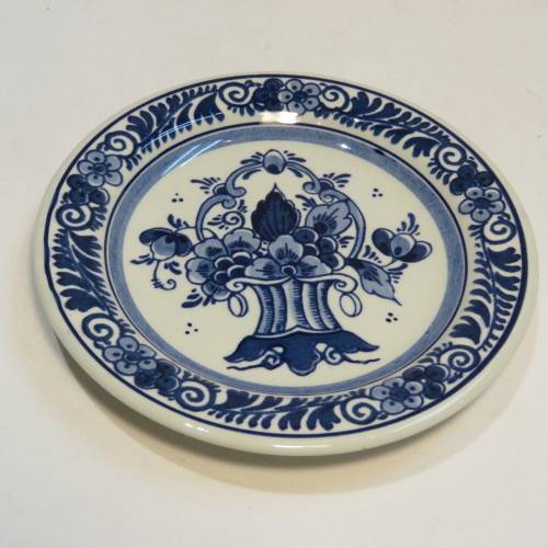 Small Delft Royal Goedewaagen handpainted hanging plate