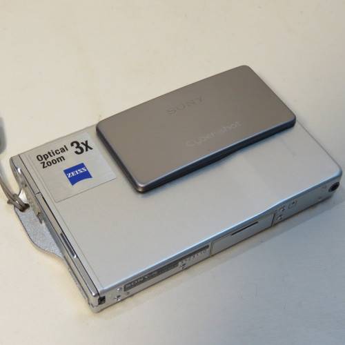 Sony DSC 17 digital still camera with books, stand, case, cables and 128 MB memory card