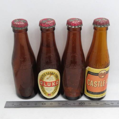 Lot of 4 vintage castle Beers miniature bottles - 2 with labels