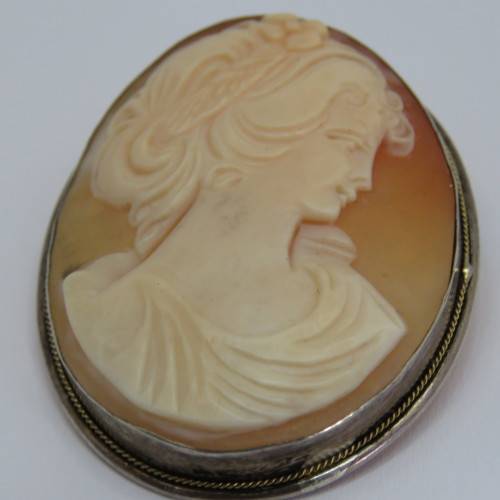 Italian 800 silver cameo brooch/pendant