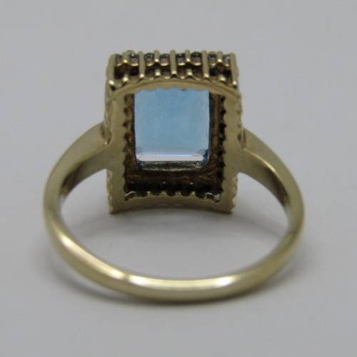 9kt Gold ring with 3.5ct blue topaz and small diamonds of 0.28ct in total - weighs 4.8g - size O/7