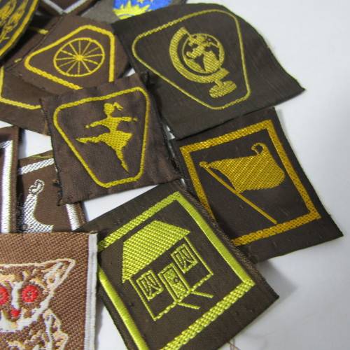 Large Lot of vintage Girl Guides Brownies badges