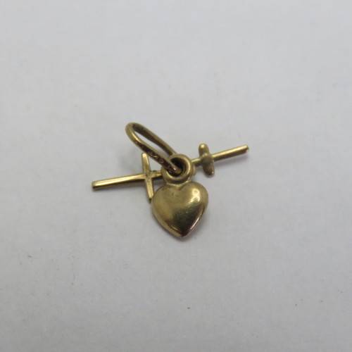 9kt Gold crosses and heart charm - Weighs 0,4 g
