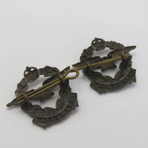 Pair of WW2 SA Air Force collar badges