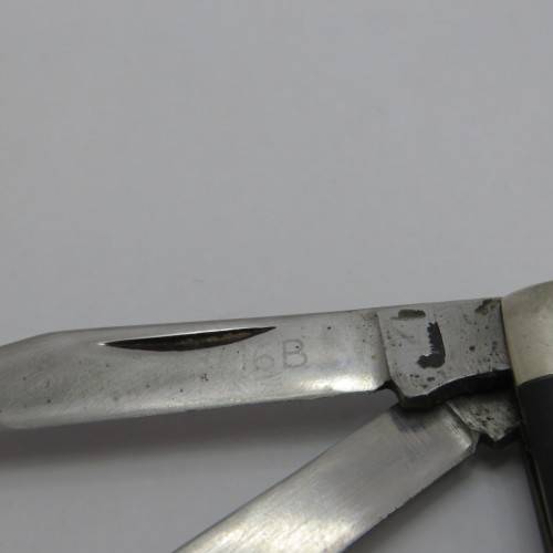 Vintage Queen 3 blade pocket knife - Well used