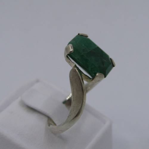 Sterling Silver ring with Emerald - weighs 4.3 grams - size P/8 - emerald 12.5mm x 9.7mm