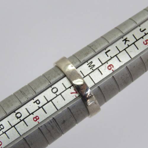 Sterling silver ring with red stone - Weighs 2,2 grams - Size N
