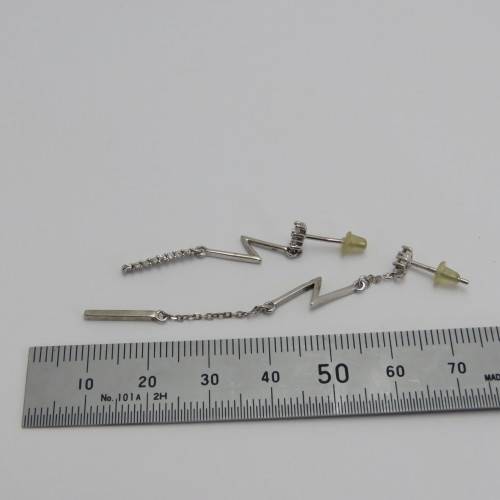 Pair of sterling silver earrings with clear stones - Weighs 1,7 g