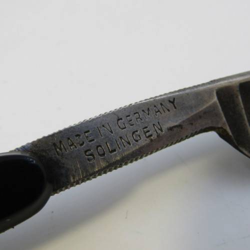 Bismarck vintage razor in well used box