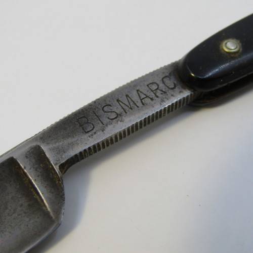 Bismarck vintage razor in well used box