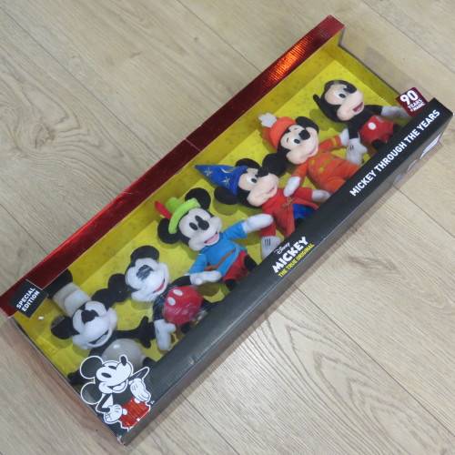Mikey Mouse Through the Years 90th Anniversary plush toy set - Box 28 x 71 cm
