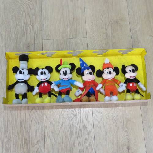 Mikey Mouse Through the Years 90th Anniversary plush toy set - Box 28 x 71 cm