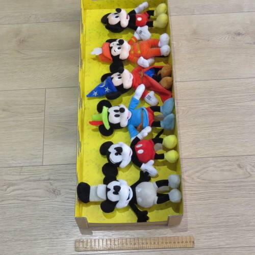 Mikey Mouse Through the Years 90th Anniversary plush toy set - Box 28 x 71 cm