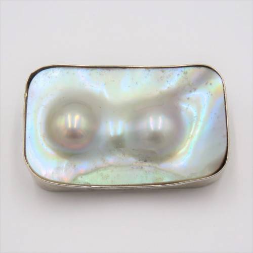 Sterling silver brooch with mother of pearl