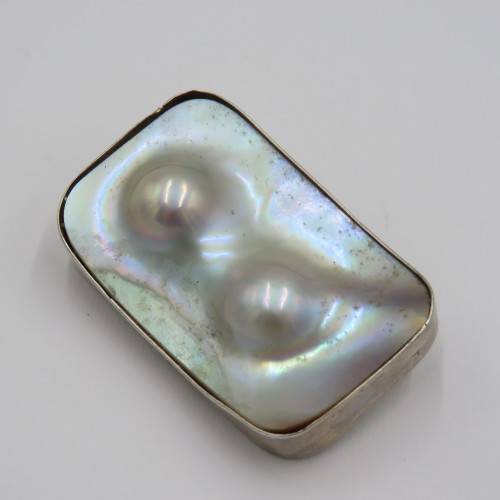Sterling silver brooch with mother of pearl