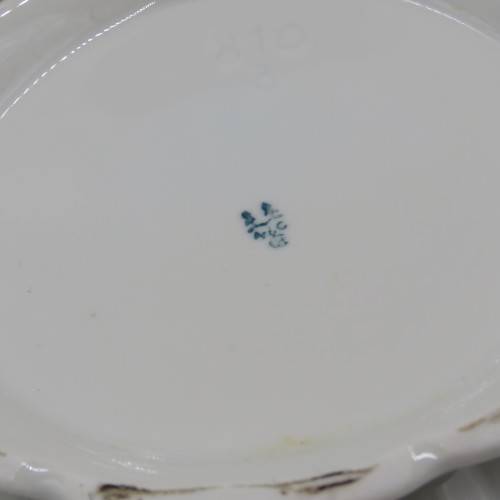 Beautiful porcelain soup tureen with lid - Small glazing chips on lid - Unclear makers mark