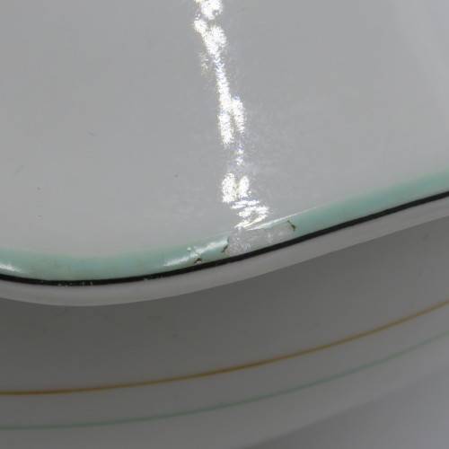 Beautiful porcelain soup tureen with lid - Small glazing chips on lid - Unclear makers mark