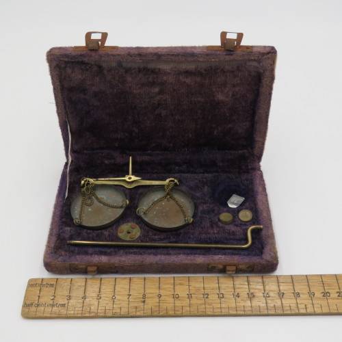 Antique brass pocket balancing scale in case - Some pieces missing
