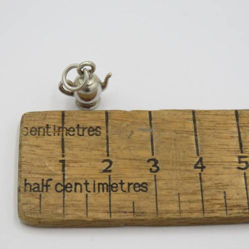 Vintage silver teapot charm - Weighs 3,0 grams