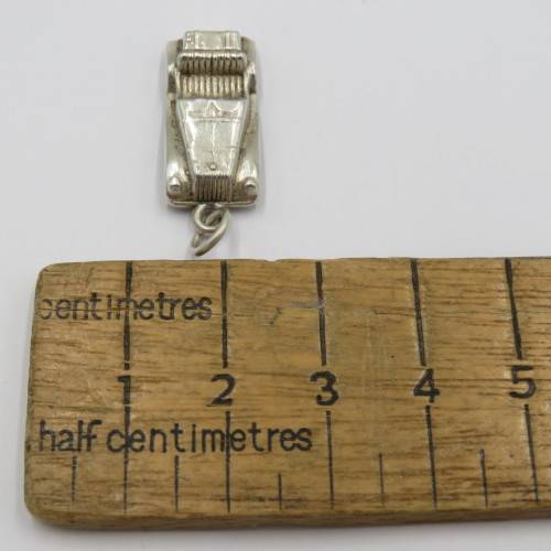Vintage silver car charm - Weighs 4,3 grams