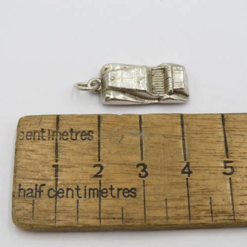 Vintage silver car charm - Weighs 4,3 grams