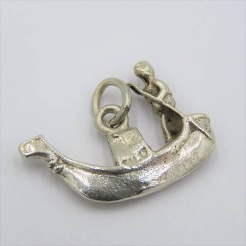 Vintage silver Gondola boat charm - Weighs 3,2 g