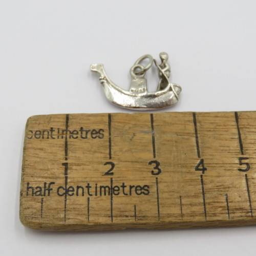 Vintage silver Gondola boat charm - Weighs 3,2 g