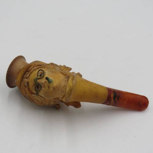 Antique Meerschaum pipe of smoker in case - Damaged mouthpiece