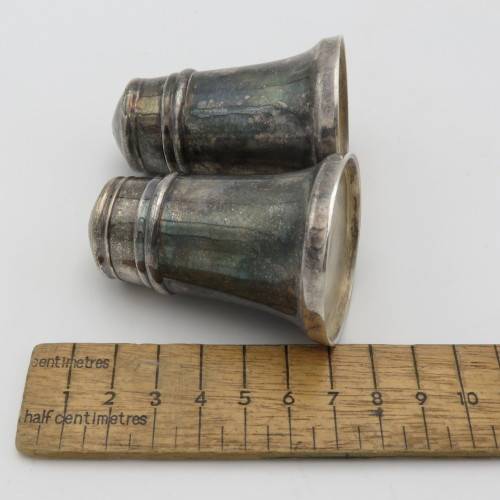 Set of salt and pepper shakers - Silverplated
