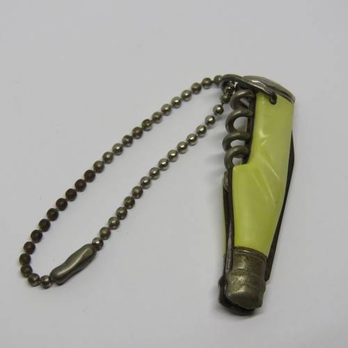 Vintage Richards bottle shaped corkscrew pocket knife keychain