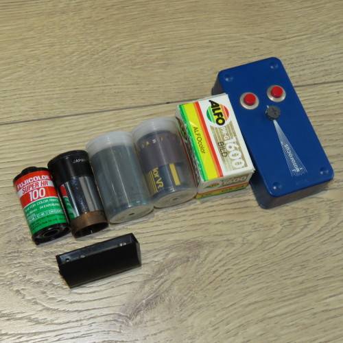 Minolta Maxxum 430 Si RZ 35mm film camera with lens and teleconverter and extras in suitcase