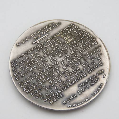 Silver Credere-Obbedire Combattere Mussolini medallion - Weighs 26,6 g