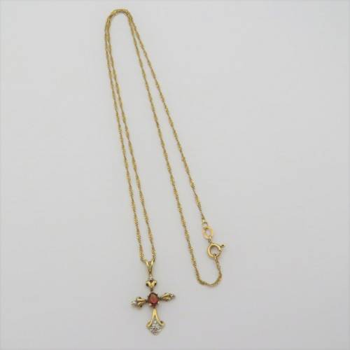 9kt Gold cross pendant and necklace with Garnet and small diamonds - Weighs 2,4 grams - Length 50 cm