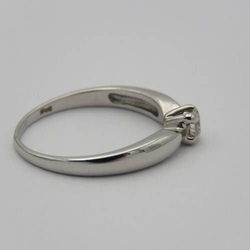 9kt White gold diamond ring - appr. 0,24ct - Weighs 2,8 g - Size O 1/2