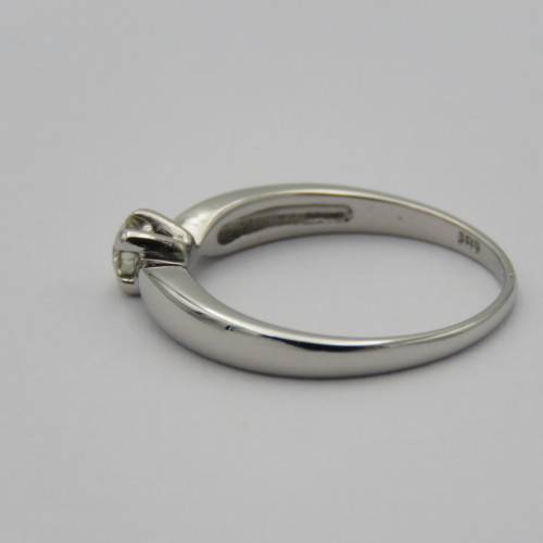 9kt White gold diamond ring - appr. 0,24ct - Weighs 2,8 g - Size O 1/2