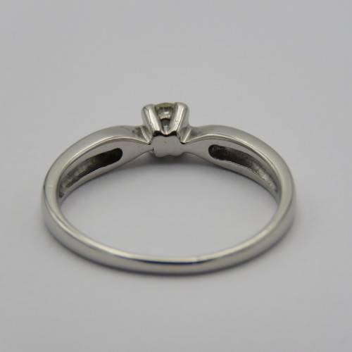 9kt White gold diamond ring - appr. 0,24ct - Weighs 2,8 g - Size O 1/2