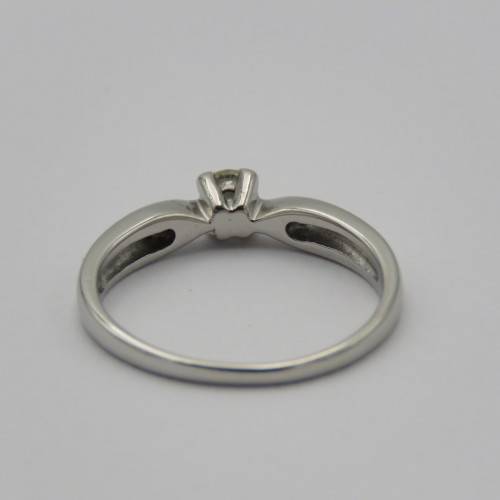 9kt White gold diamond ring - appr. 0,24ct - Weighs 2,8 g - Size O 1/2