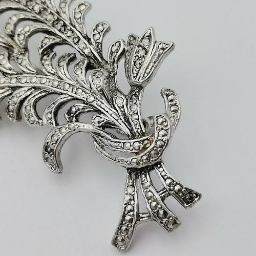 Vintage costume jewellery brooch - Silver coloured