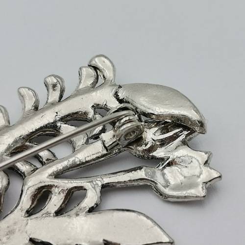 Vintage costume jewellery brooch - Silver coloured