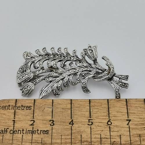 Vintage costume jewellery brooch - Silver coloured