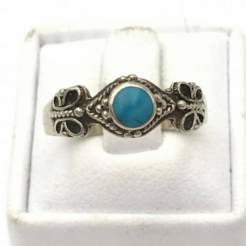 Vintage Sterling Silver ring with turquoise - weighs 2,0g - size K/5