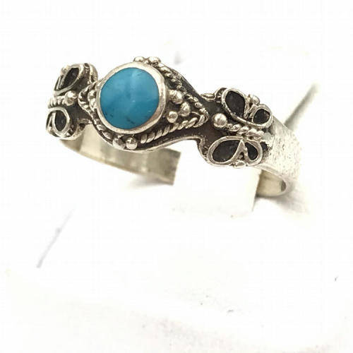 Vintage Sterling Silver ring with turquoise - weighs 2,0g - size K/5