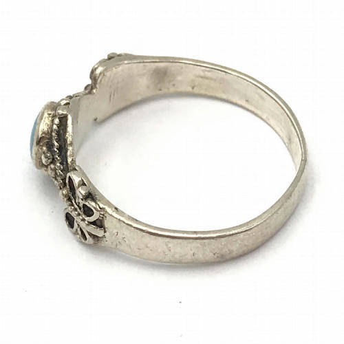 Vintage Sterling Silver ring with turquoise - weighs 2,0g - size K/5