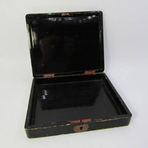 Vintage Japanese jewellery box with mother of pearl inlays