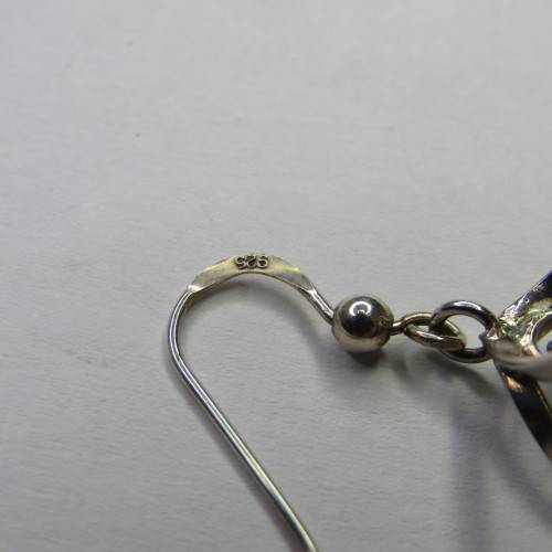 Pair of Sterling Silver earrings with pearls - weighs 8,0g