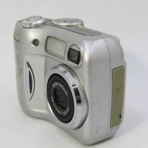 Nikon Coolpix 3100 digital camera - working, no accessories and cables