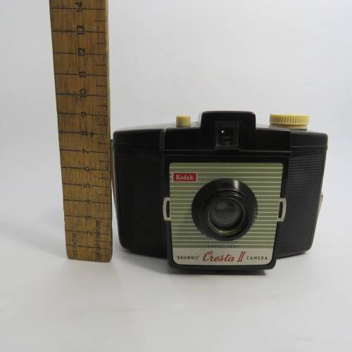 Vintage Kodak Brownie Cresta ll camera