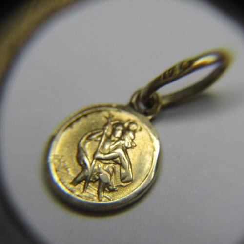 9kt Gold St. Christopher charm pendant - weighs 0,6g