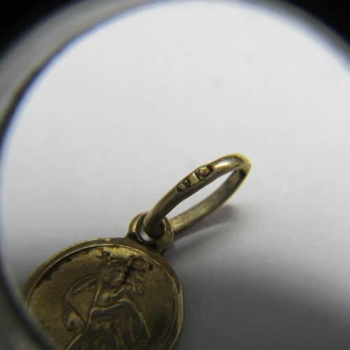 9kt Gold St. Christopher charm pendant - weighs 0,6g
